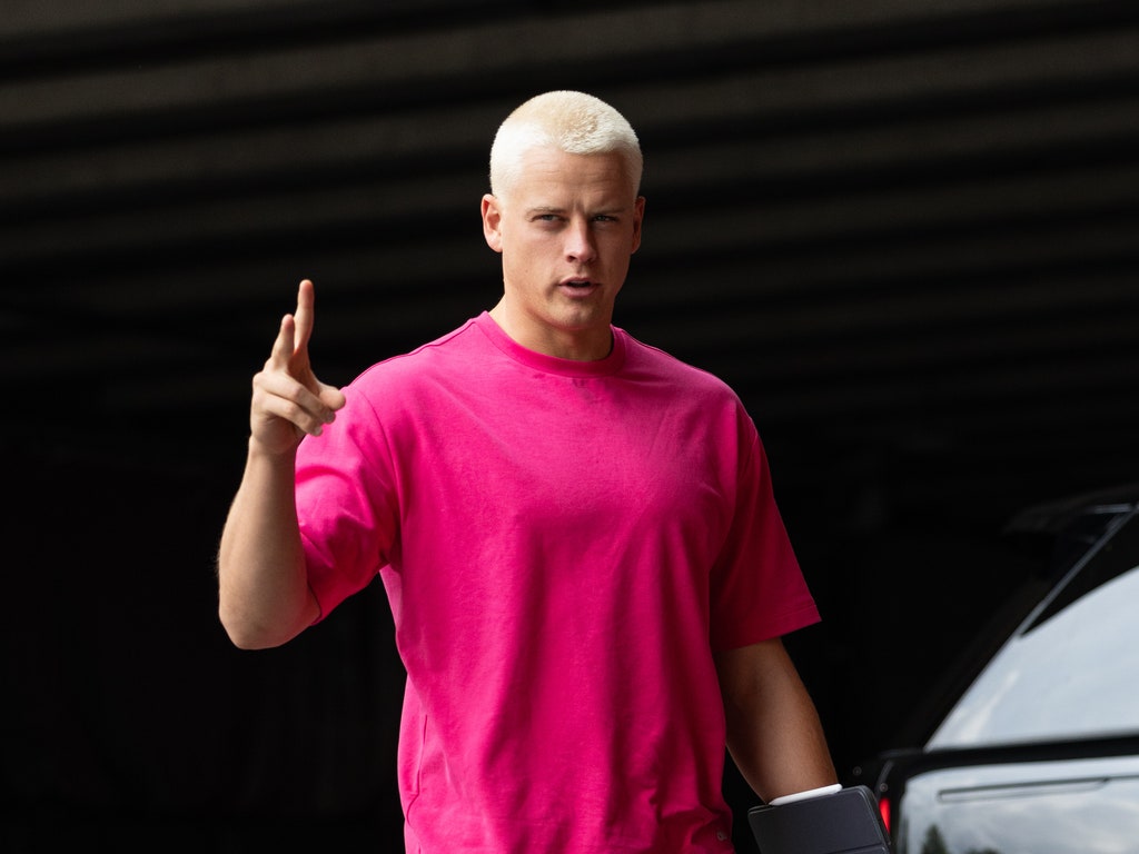We Talked to Joe Burrow’s Barber About That Wild Ice-Blond Buzz Cut